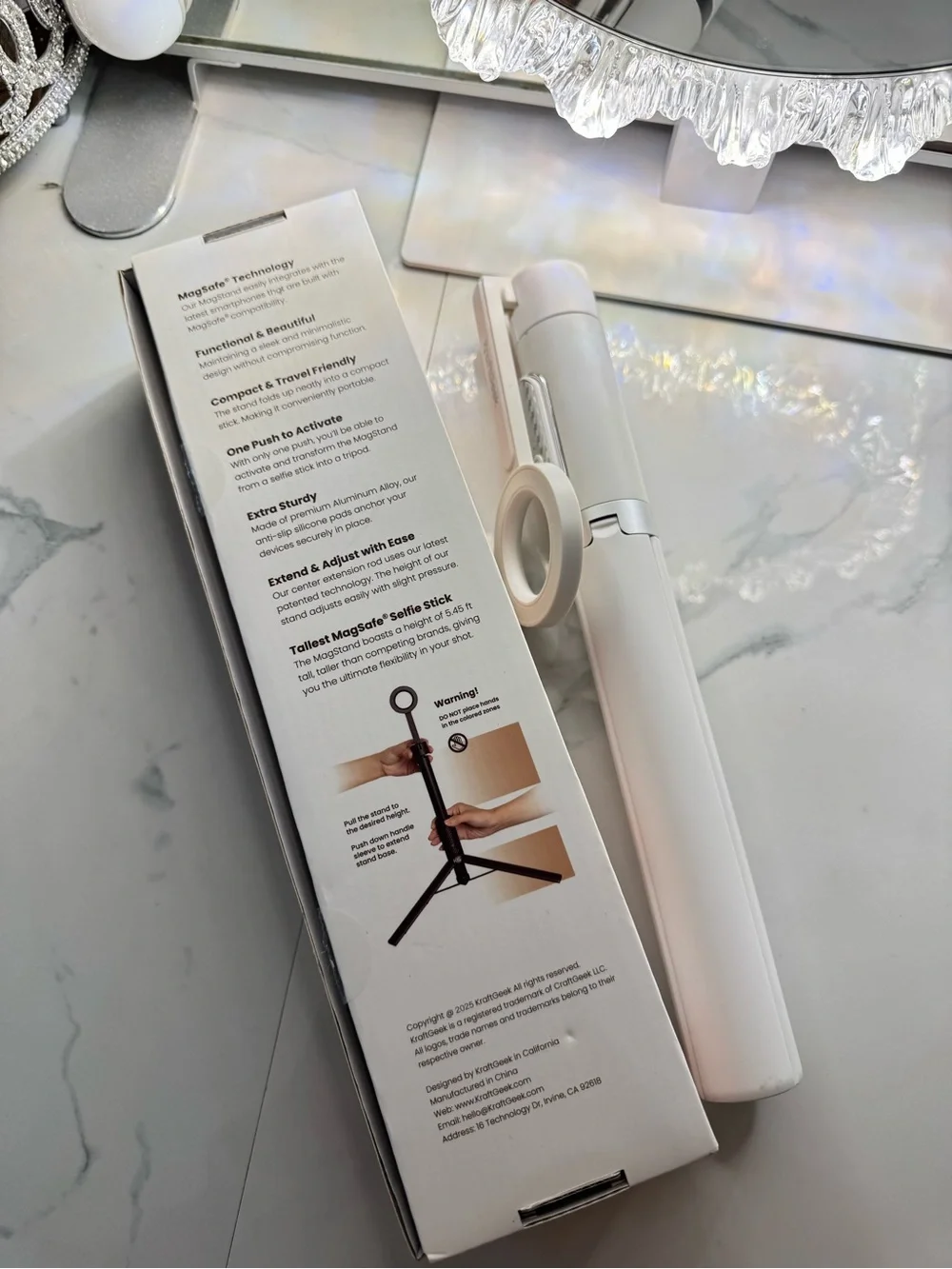 Magnetic iPhone tripod